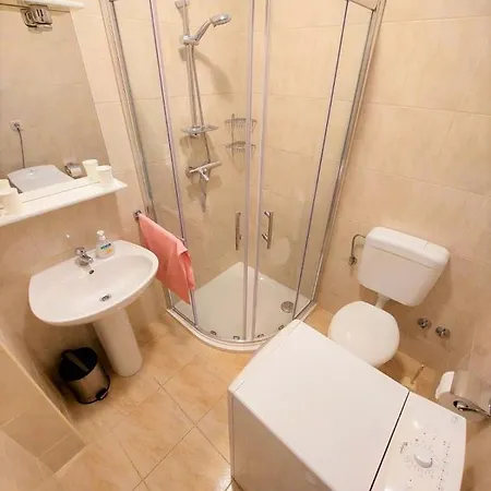 Big Lasan Apartament *